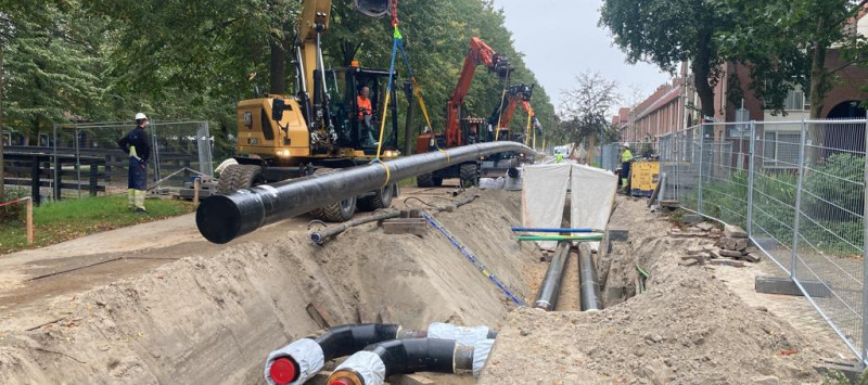 Hijsen en aanbrengen warmteleiding Amstelweg Hoorn 